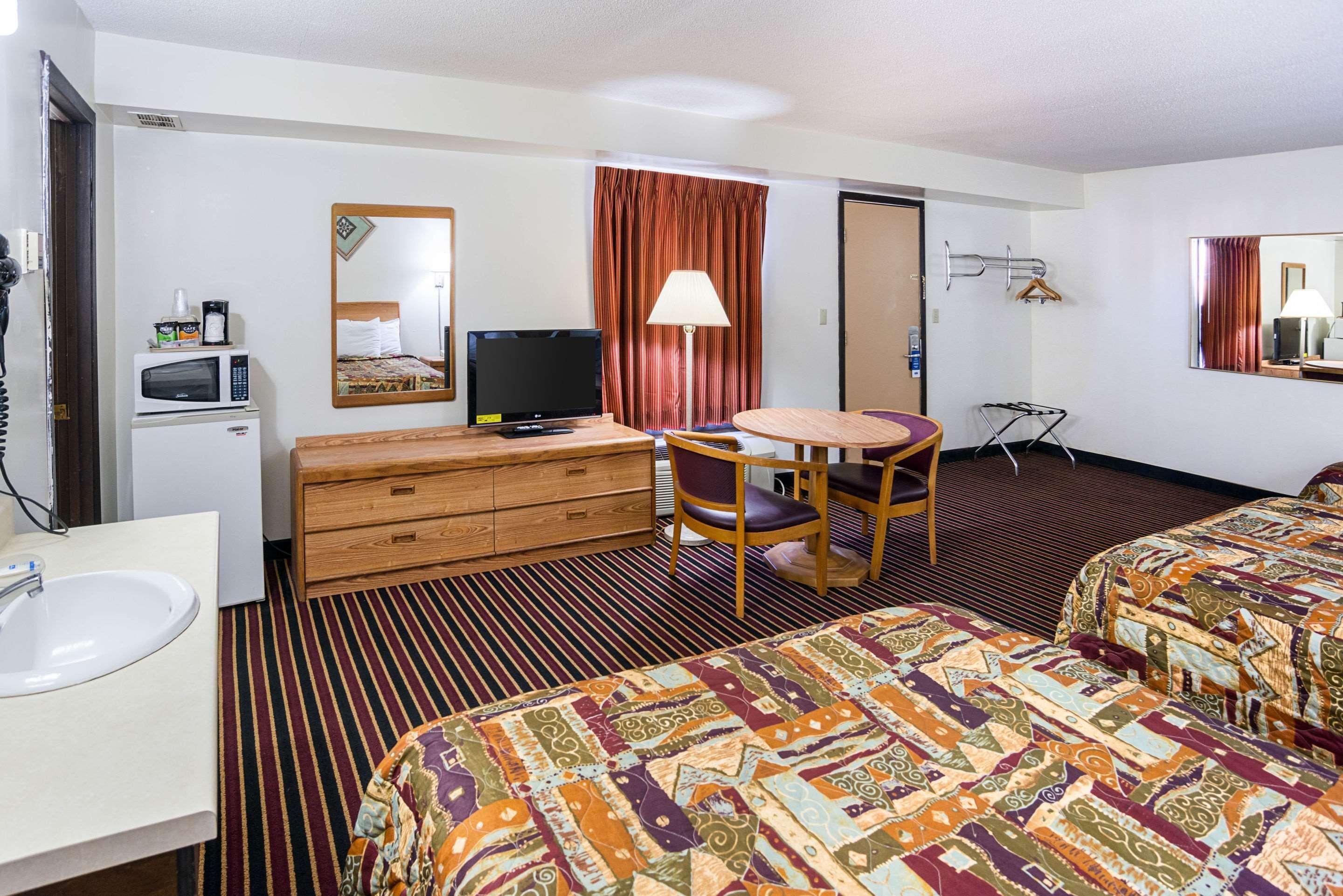 Rodeway Inn & Suites Austin Esterno foto